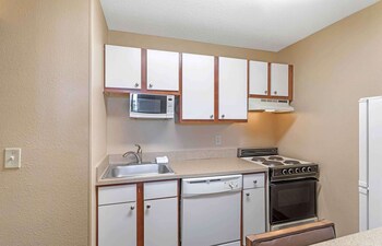 Deluxe Studio, 1 Queen Bed with Sofa bed, Non Smoking