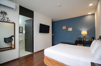 Standard Room, 1 Queen Bed