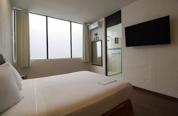 Standard Room, 1 Queen Bed