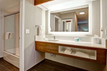Suite, 1 King Bed, Non Smoking