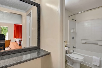 Standard Room, 1 Queen Bed, Accessible, Non Smoking
