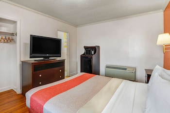 Standard Room, 1 Queen Bed, Accessible, Non Smoking