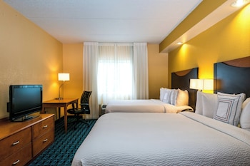 Room, 2 Queen Beds, Hearing Accessible (Roll-in Shower)