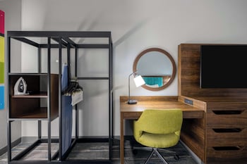 Room, 2 Queen Beds, Non Smoking (Drinks & Snacks)
