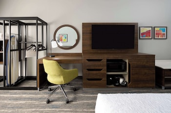 Room, 2 Queen Beds, Non Smoking (Drinks & Snacks)