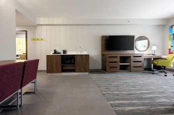 Suite, 1 King Bed, Non Smoking