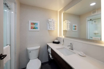 Room, 2 Queen Beds, Non Smoking (Drinks & Snacks)
