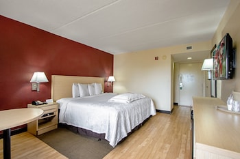 Premium Room, 1 King Bed (Upgraded Bedding & Snack, Smoke Free)