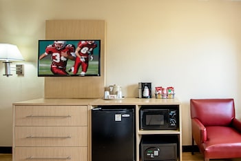 Premium Room, 1 King Bed (Upgraded Bedding & Snack, Smoke Free)