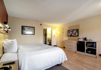 Superior Room, 1 King Bed, Accessible (Smoke Free)