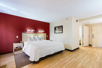 Standard Room, 1 King Bed (Smoke Free)