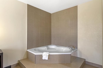 Standard Room, 1 King Bed, Non Smoking, Jetted Tub