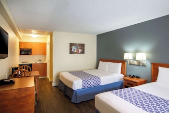 Standard Room, 2 Queen Beds, Non Smoking, Courtyard View