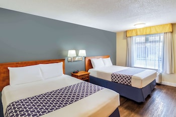 Standard Room, 2 Queen Beds, Non Smoking, Courtyard View