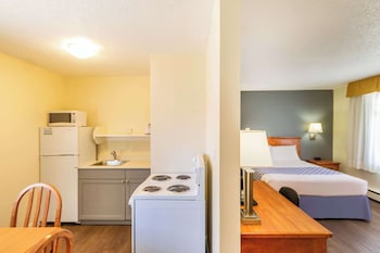 Suite, 1 Queen Bed with Sofa bed, Non Smoking, Courtyard View