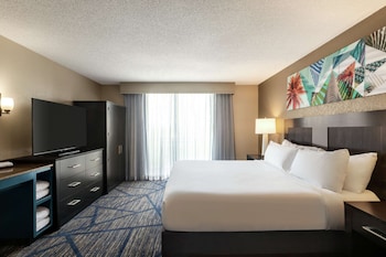 Premium Suite, 1 King Bed, Accessible Bathtub, Hearing Accessible (Drinks/Snacks & Wi-Fi)