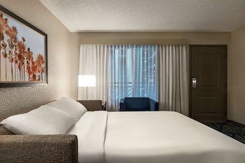 Premium Suite, 2 Queen Beds (Drinks/Snacks & Wi-Fi)