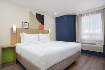 Room, 1 Queen Bed, Accessible (Mobility & Roll-In Shower)
