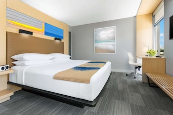 Room, 1 King Bed, Pool View