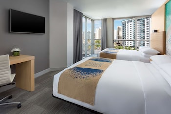 Room, 2 Queen Beds, Mobility Accessible, Pool View (Balcony)