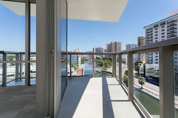 Room, 2 Queen Beds, Mobility Accessible, Pool View (Balcony)