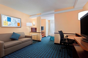 Suite, 1 King Bed with Sofa bed, Hearing Accessible (Roll-in Shower)