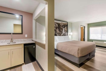 Room, 1 King Bed, Non Smoking (Upgrade)