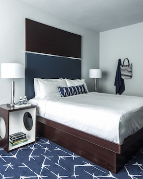 Executive Suite, 1 Bedroom, Ensuite, Pool View