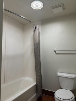 Basic Single Room, 1 King Bed, Non Smoking