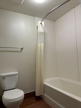 Basic Room, 2 Queen Beds