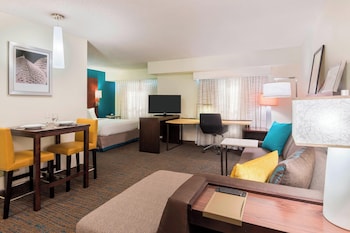 Studio, 1 King Bed with Sofa bed (Hearing Accessible)