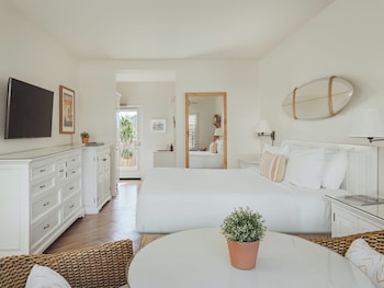 Coastal King Balcony