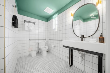 Standard Accessible Queen Room