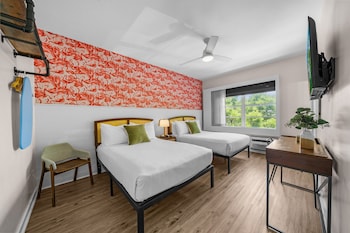 Deluxe Two Queen Beds w/ Kitchenette