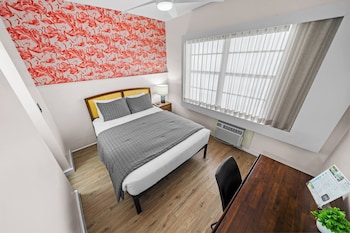 Standard Accessible Queen Room