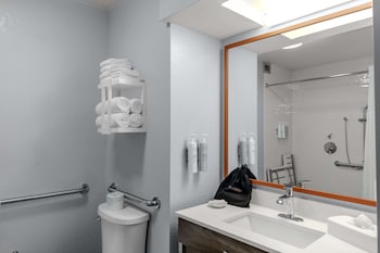 Room, 2 Queen Beds, Accessible (Mobility)