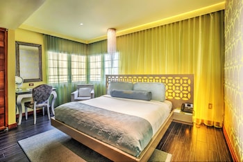 Suite, 1 King Bed (SUN)