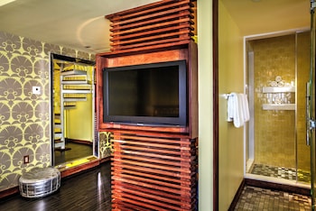 Suite, 1 King Bed (SUN)