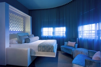 Studio Suite, 1 King Bed (Gold)