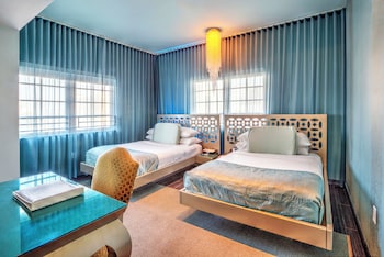Room, 2 Double Beds (Gold)
