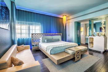 Studio Suite, 1 King Bed (Gold)