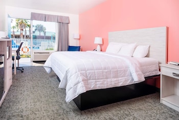 Standard Room, 1 King Bed, Non Smoking, Microwave