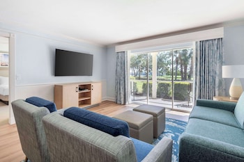 2 Bedroom 1 Kg 2 Twn Accessible Hr/tub Suite