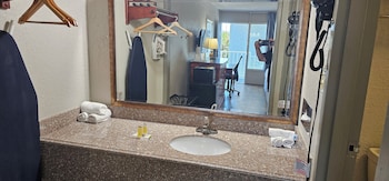 Room, 1 King Bed, Accessible, Non Smoking (Mobility,Hearing, 1st Floor)