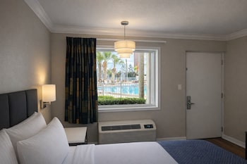 Double Room, 2 Queen Beds, Non Smoking, Pool View