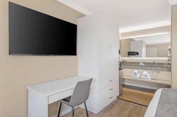 Single Room, 1 King Bed, Non Smoking