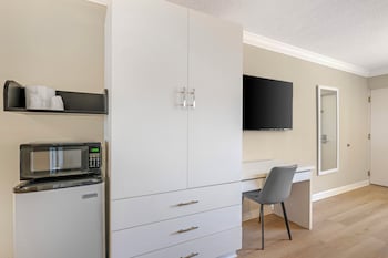 Double Room, 2 Queen Beds, Non Smoking