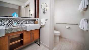 Tower Water View King bed