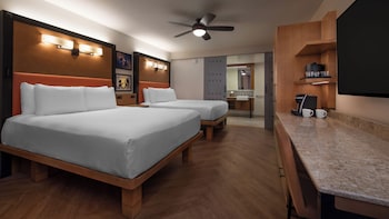 Village - Preferred Room. Wheelchair accessible with tub and option for hearing accessibility. 2 que