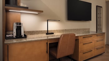 Village - Preferred Room. Wheelchair accessible with tub and option for hearing accessibility. 2 que